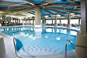 Piscine couverte, piscine extérieure (ouverte en saison)