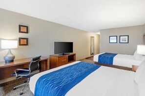 Premium bedding, desk, laptop workspace, blackout drapes - Comfort Inn & Suites Rocklin - Roseville (Rocklin)