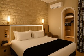 Sengetøy av topp kvalitet, minibar, safe på rommet og skrivebord