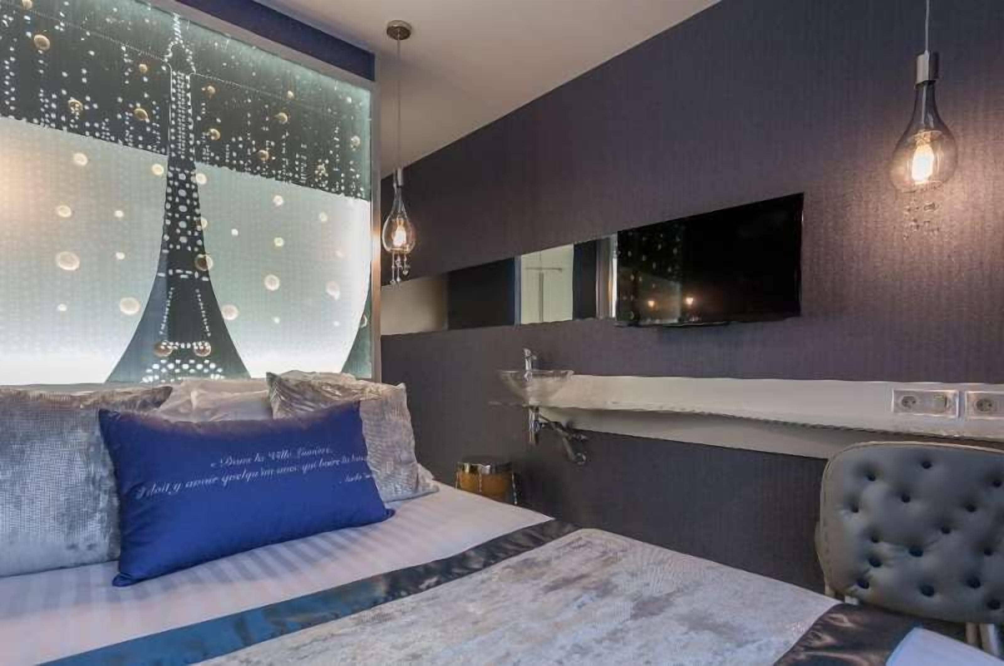 single room | 1 bedroom, in-room safe, soundproofing, iron/ironing board