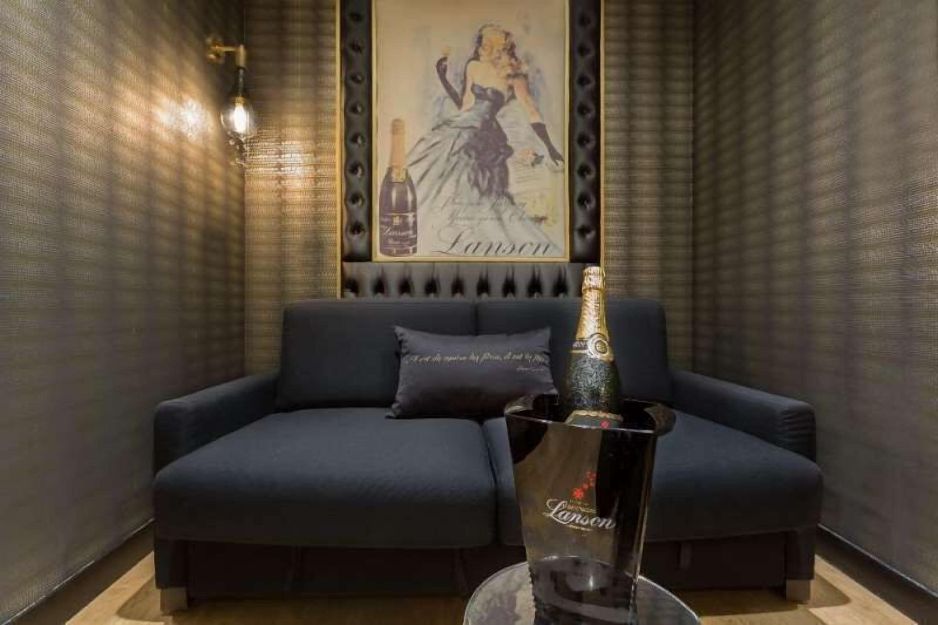 Zimmersafe, schallisolierte Zimmer, Bügeleisen/Bügelbrett