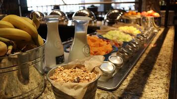 Desayuno a la carta todos los días (con cargo)