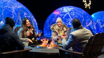 3 restaurantes, se sirven desayunos, comidas, cenas y cocina americana