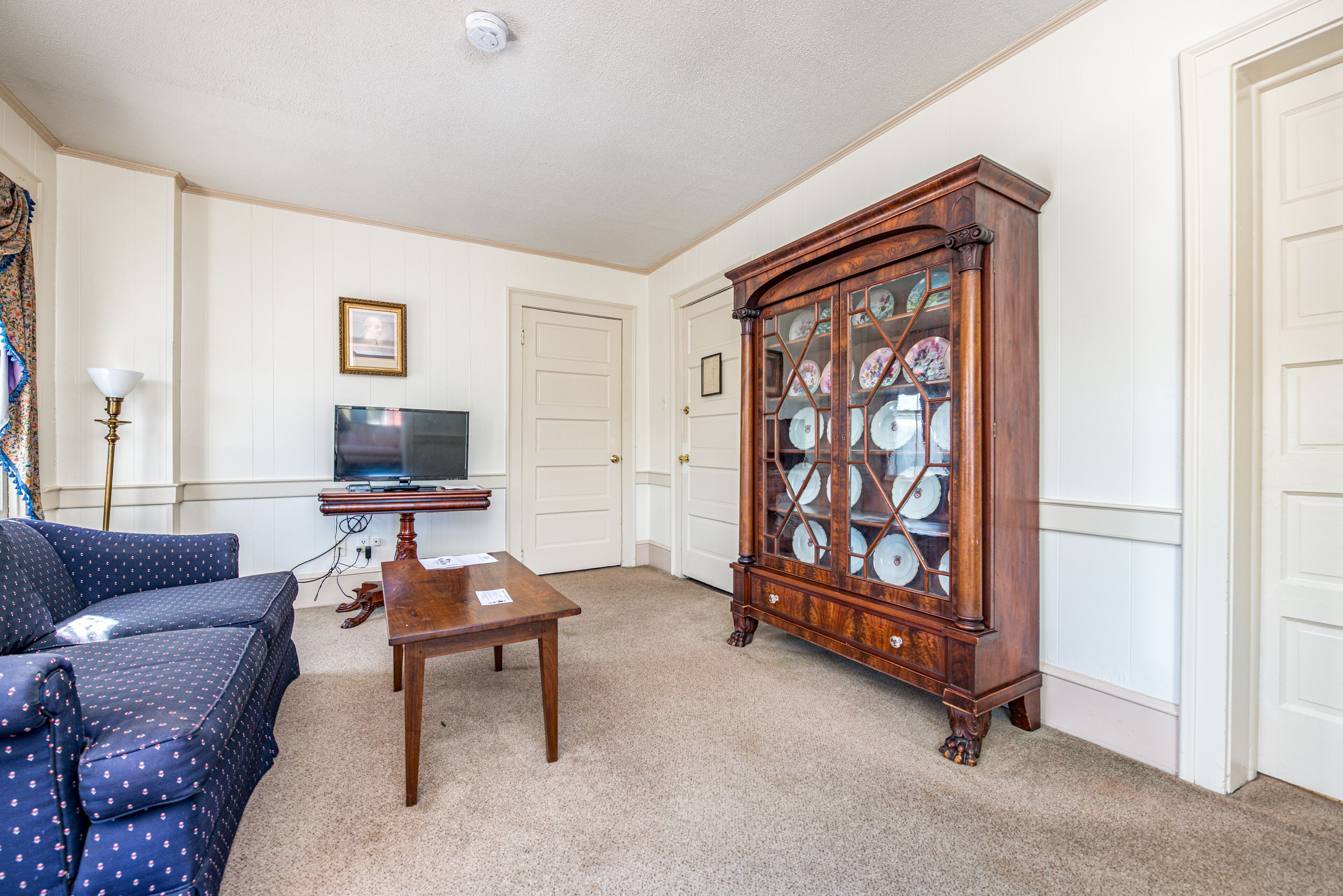 premium suite, 1 queen bed | individually decorated, individually furnished, iron/ironing board