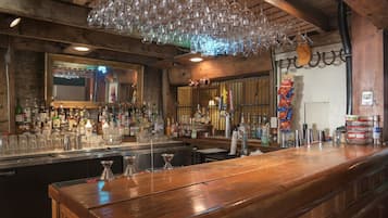 Serves dinner and happy hour