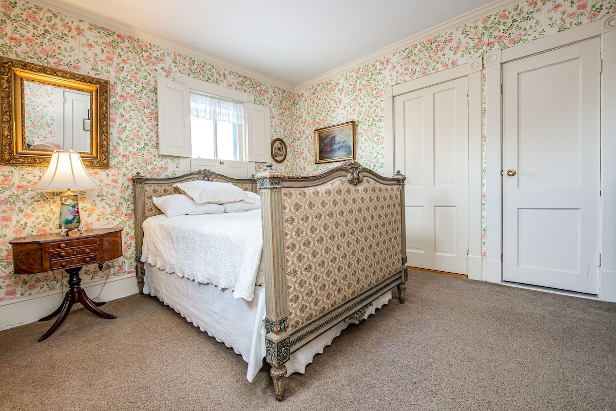 Habitación estándar, 1 cama matrimonial | Decoración personalizada y muebles diferentes