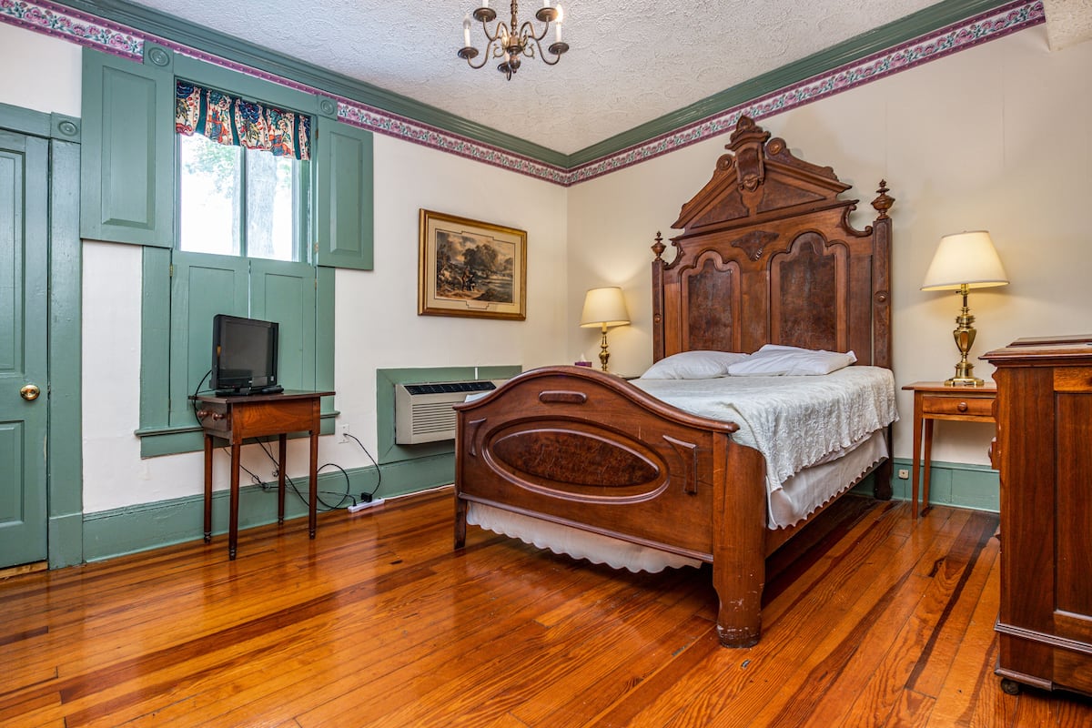 Habitación estándar, 1 cama matrimonial | Decoración personalizada y muebles diferentes