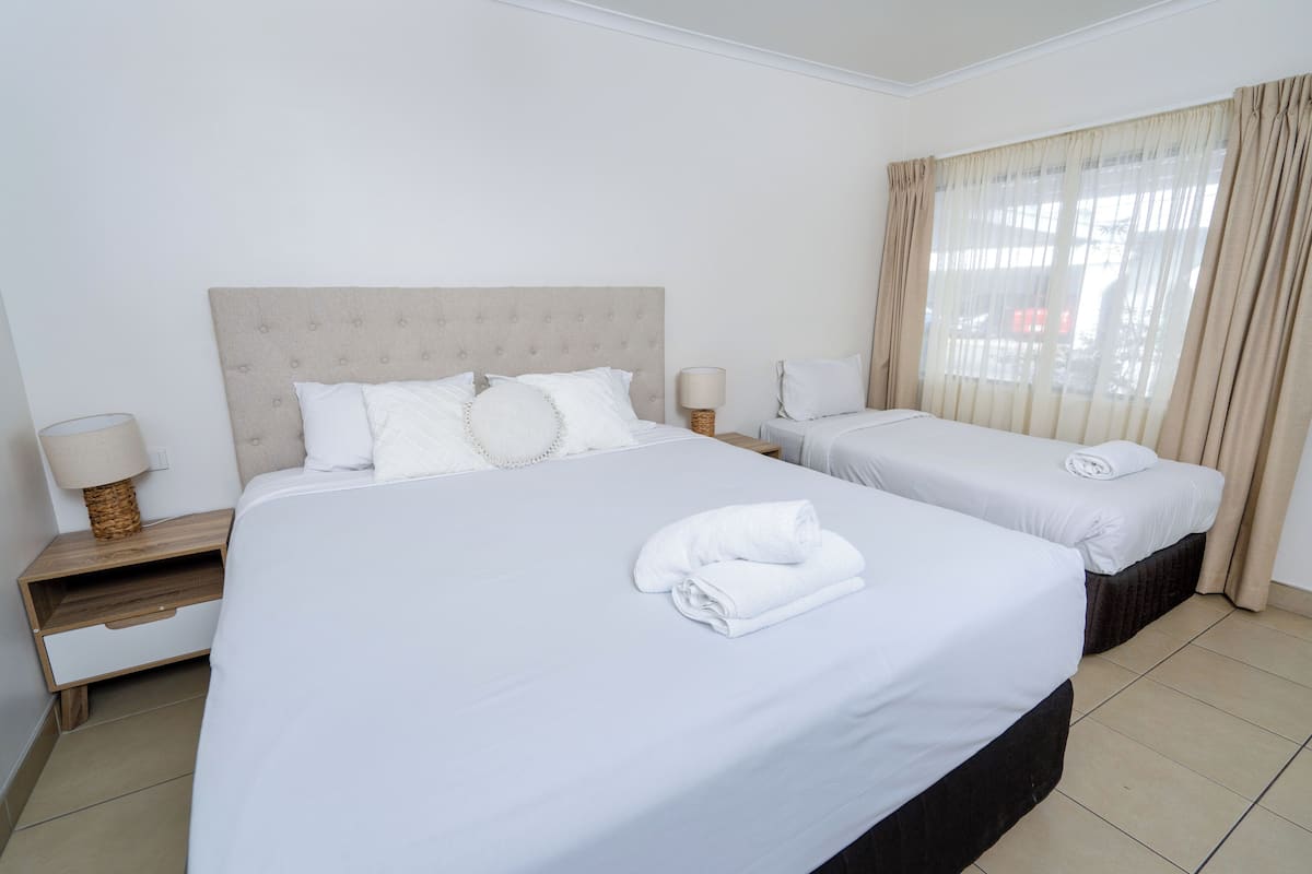 deluxe twin room, multiple beds | desk, laptop workspace, iron/ironing board, free wifi
