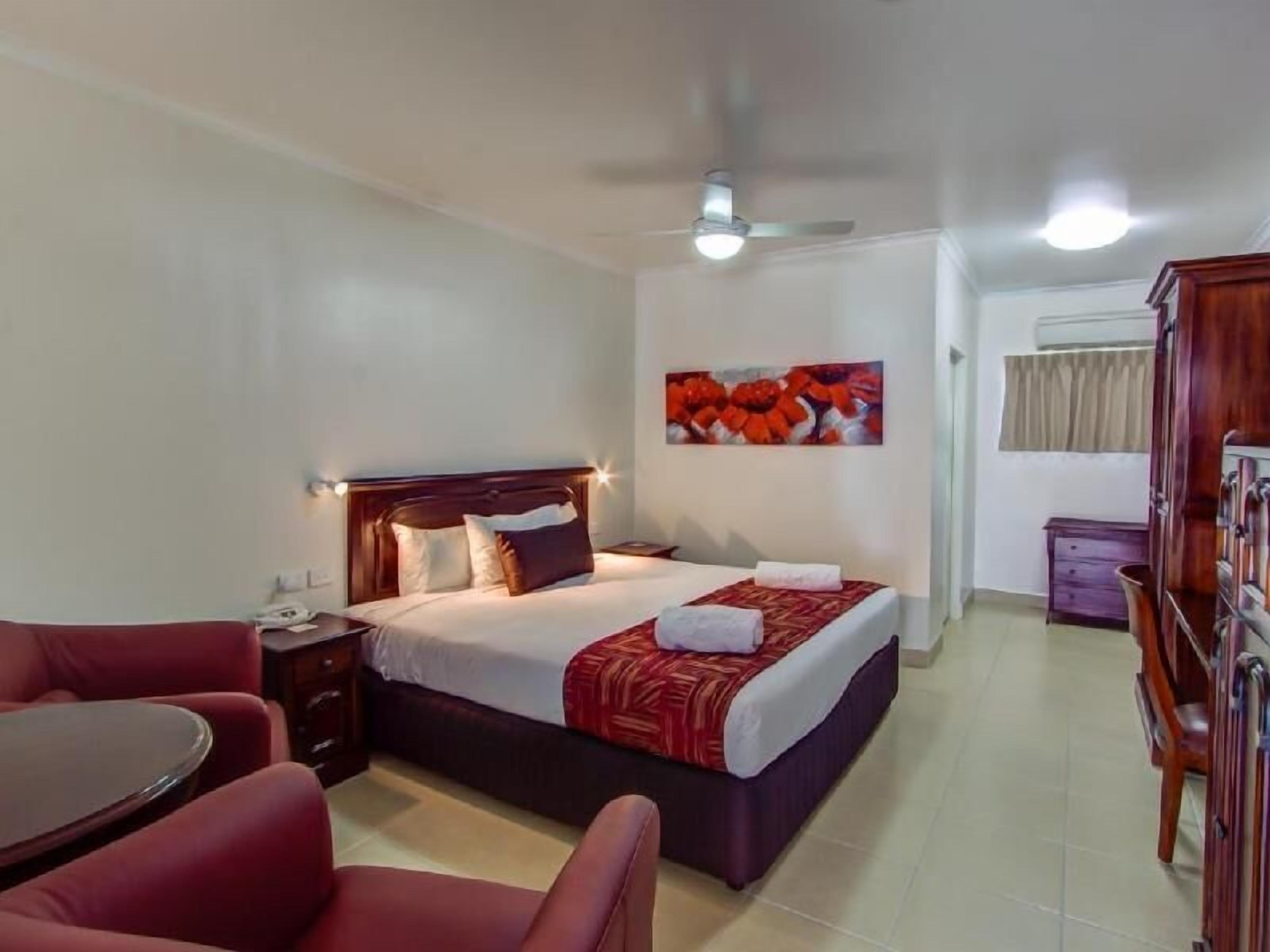 Desk, laptop workspace, iron/ironing board, free WiFi