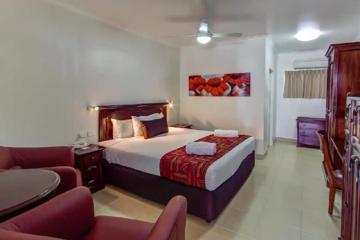 Desk, laptop workspace, iron/ironing board, free WiFi