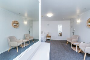 Deluxe-huone (Spa) | Työpöytä, kannettavalle tietokoneelle sopiva työtila
