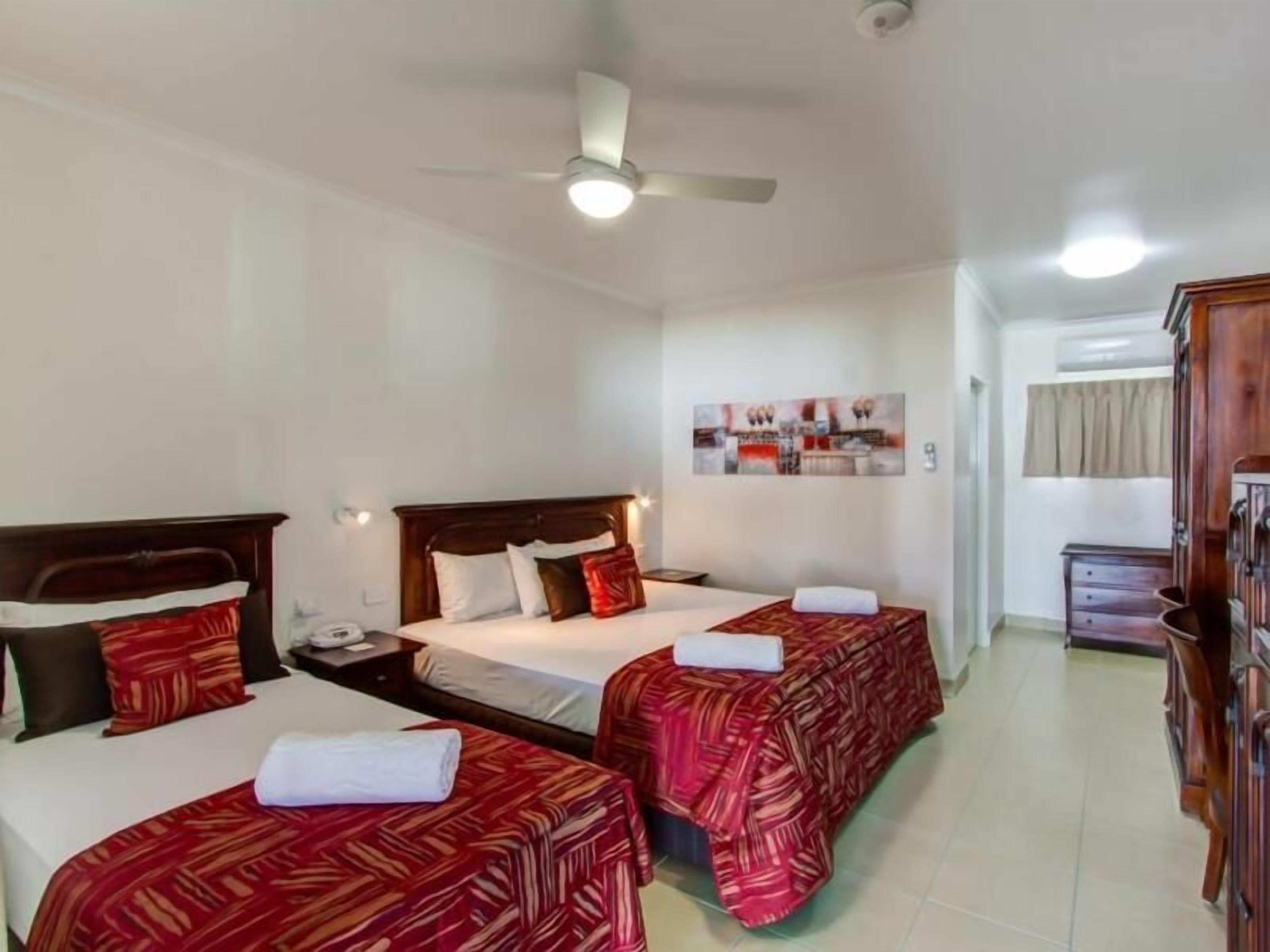 Desk, laptop workspace, iron/ironing board, free WiFi