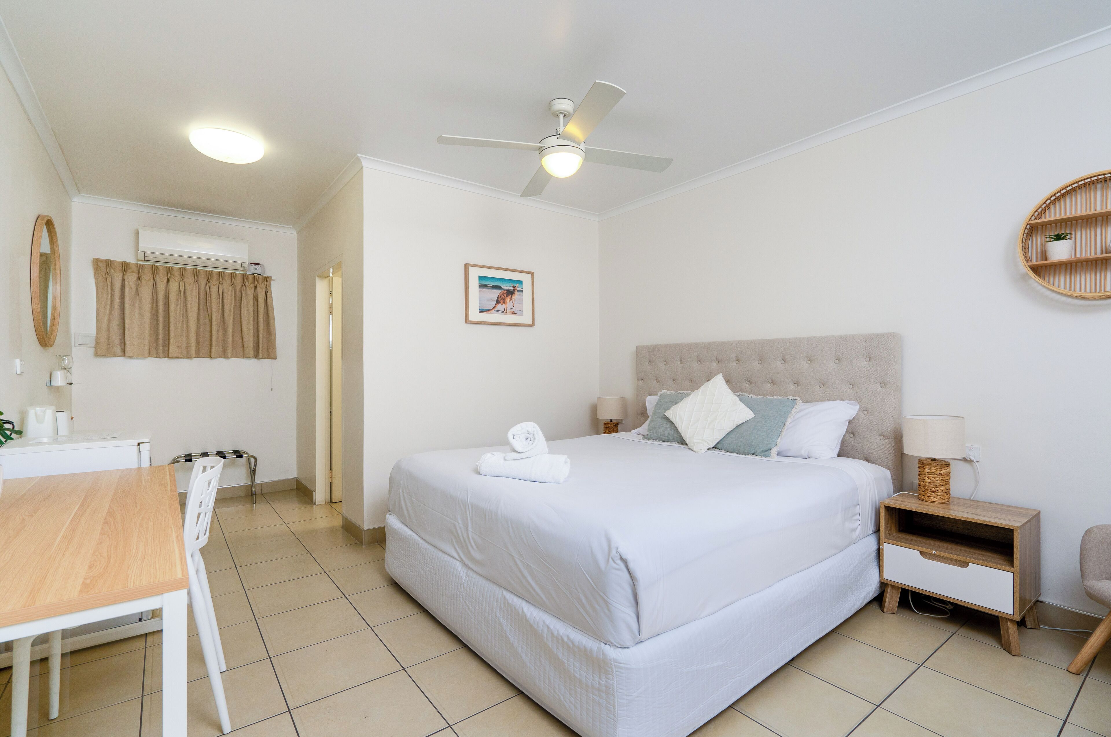 standard king room | desk, laptop workspace, iron/ironing board, free wifi