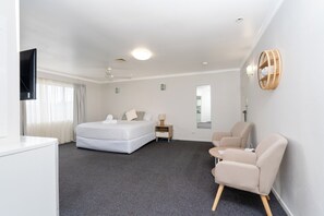 Deluxe Spa Room | 4 bedrooms, desk, laptop workspace, iron/ironing board