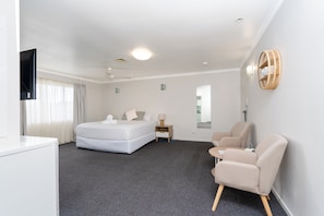 Deluxe-huone (Spa) | Työpöytä, kannettavalle tietokoneelle sopiva työtila
