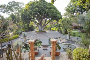 Terrace Suite, King bed and Jacuzzi | Vue sur le jardin