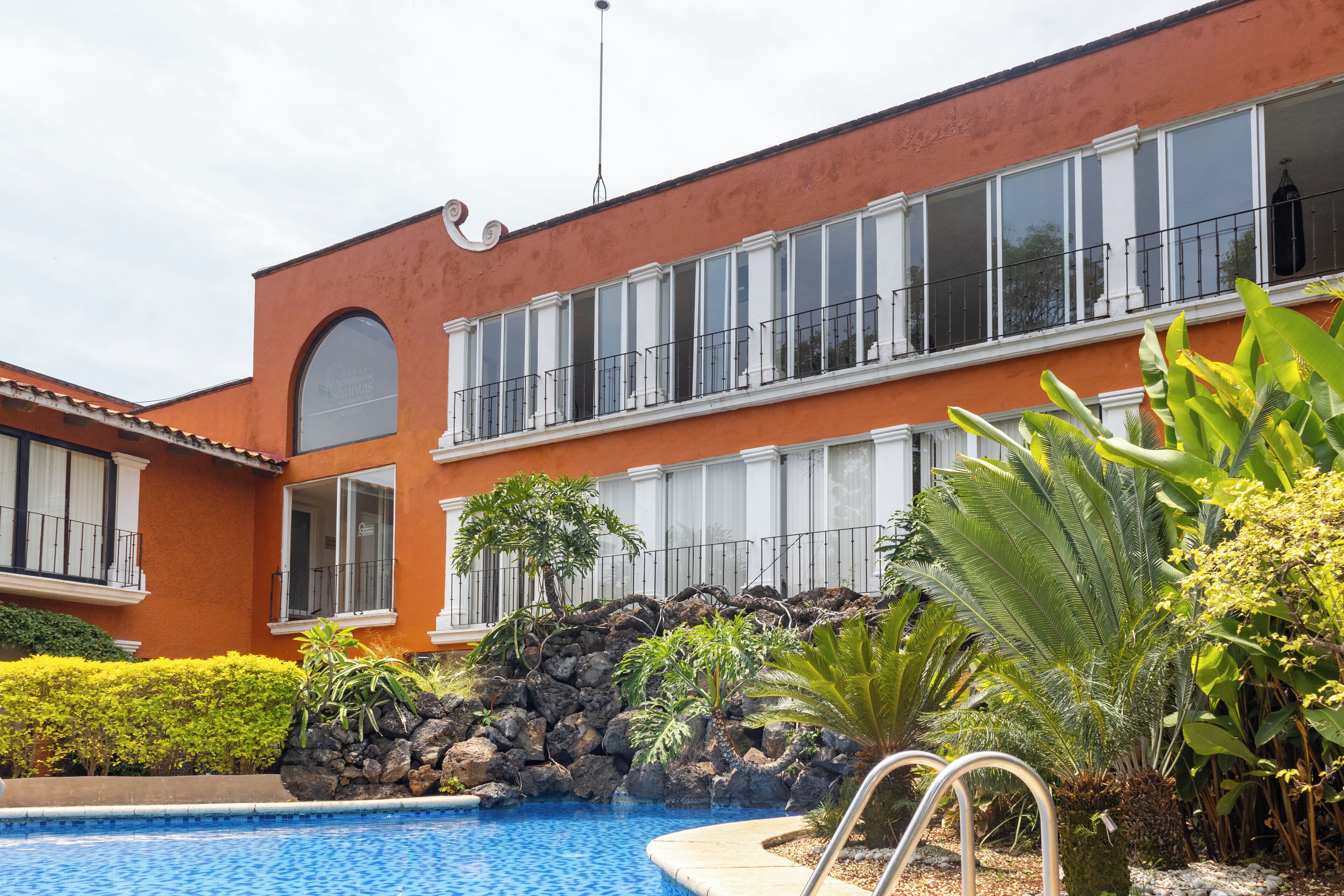 3 outdoor pools, pool umbrellas, sun loungers