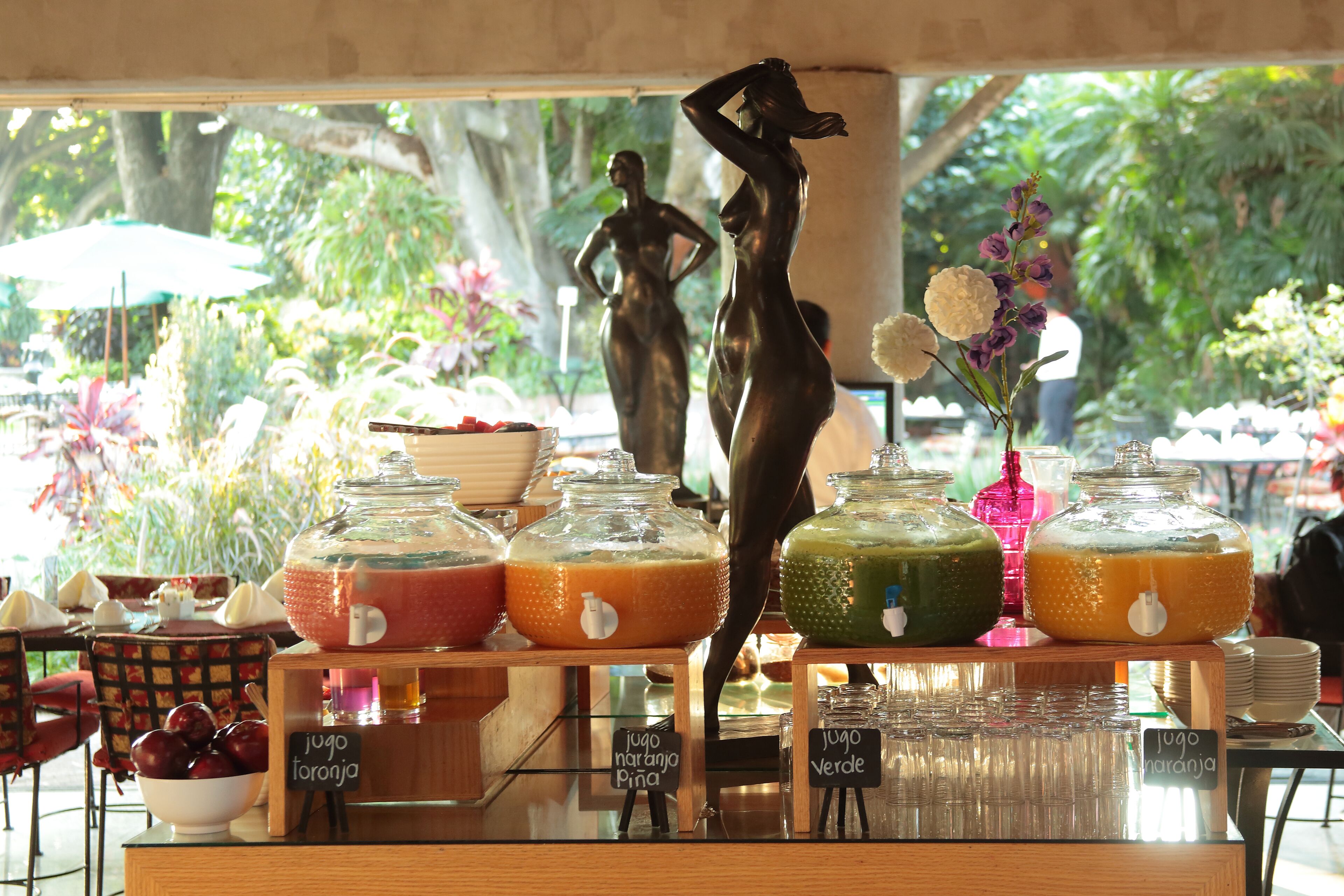 buffet breakfast for a fee on weekends