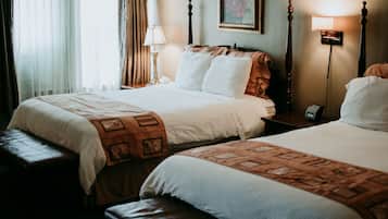 Room, 2 Queen Beds, Kitchenette