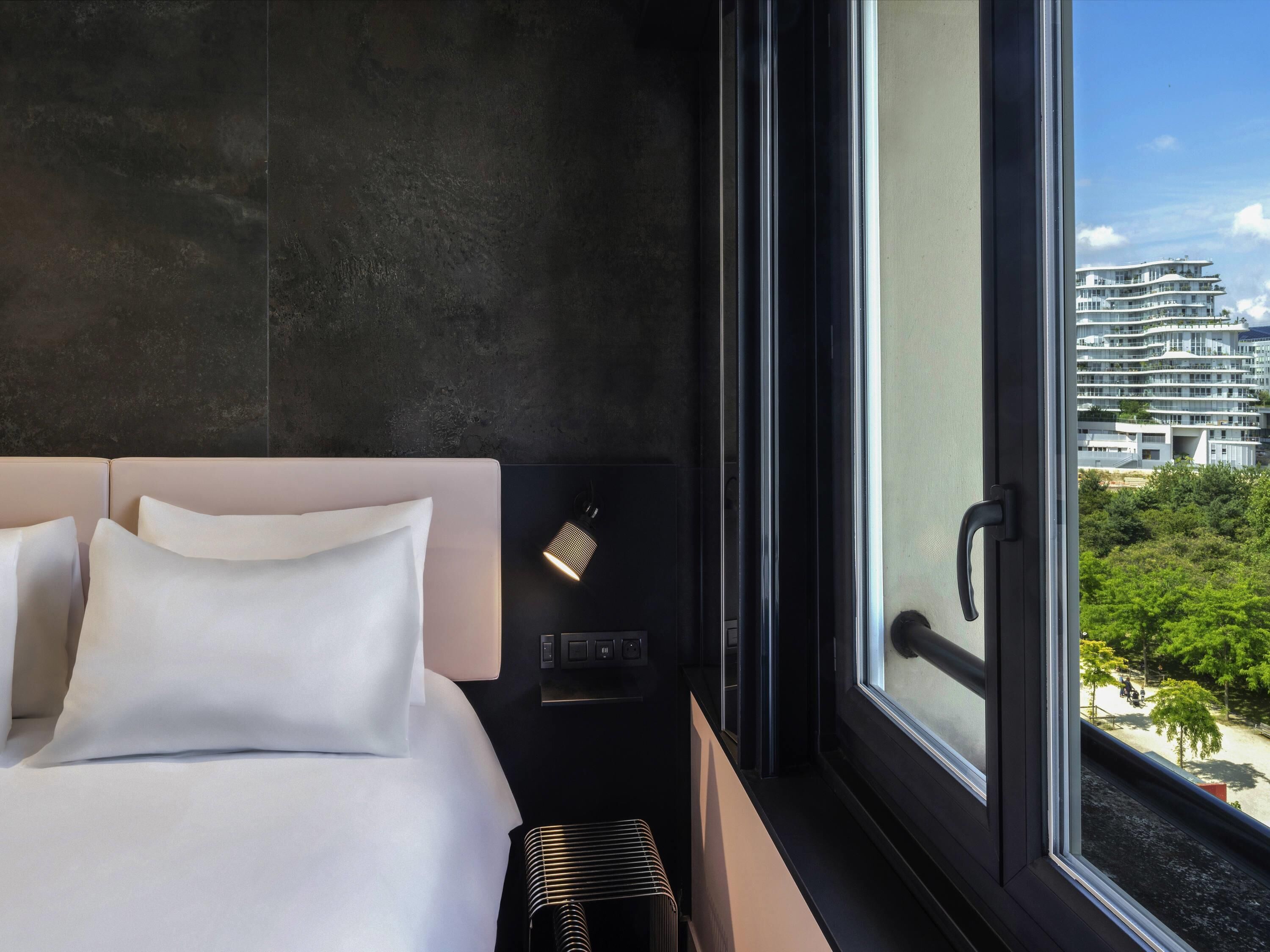 Premium bedding, in-room safe, desk, laptop workspace