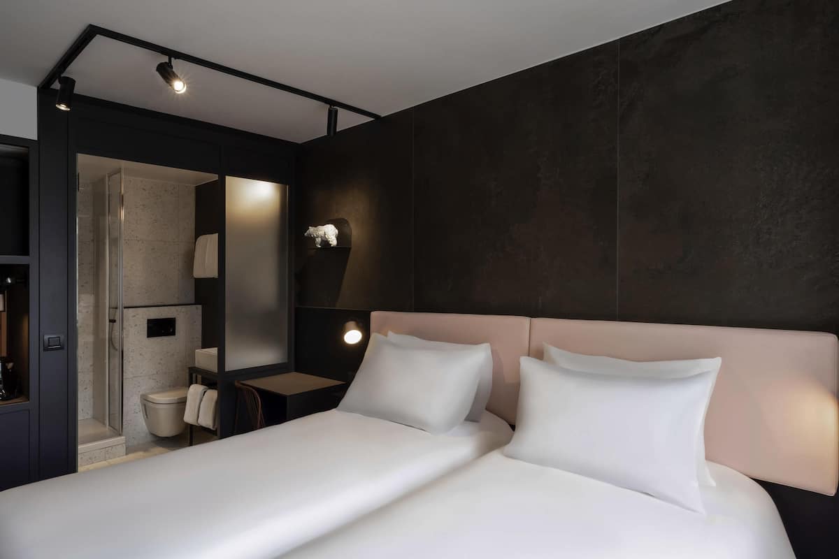 Premium bedding, in-room safe, desk, laptop workspace