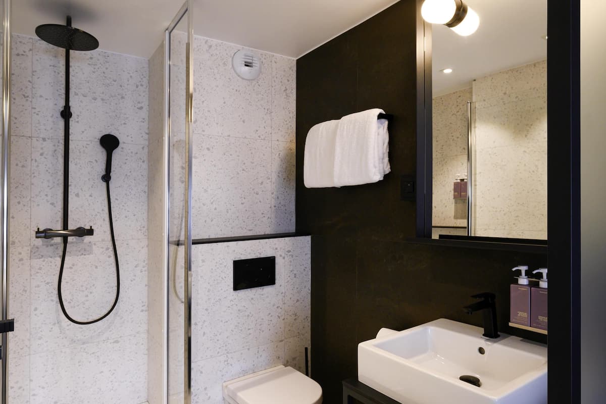 Premium bedding, in-room safe, desk, laptop workspace