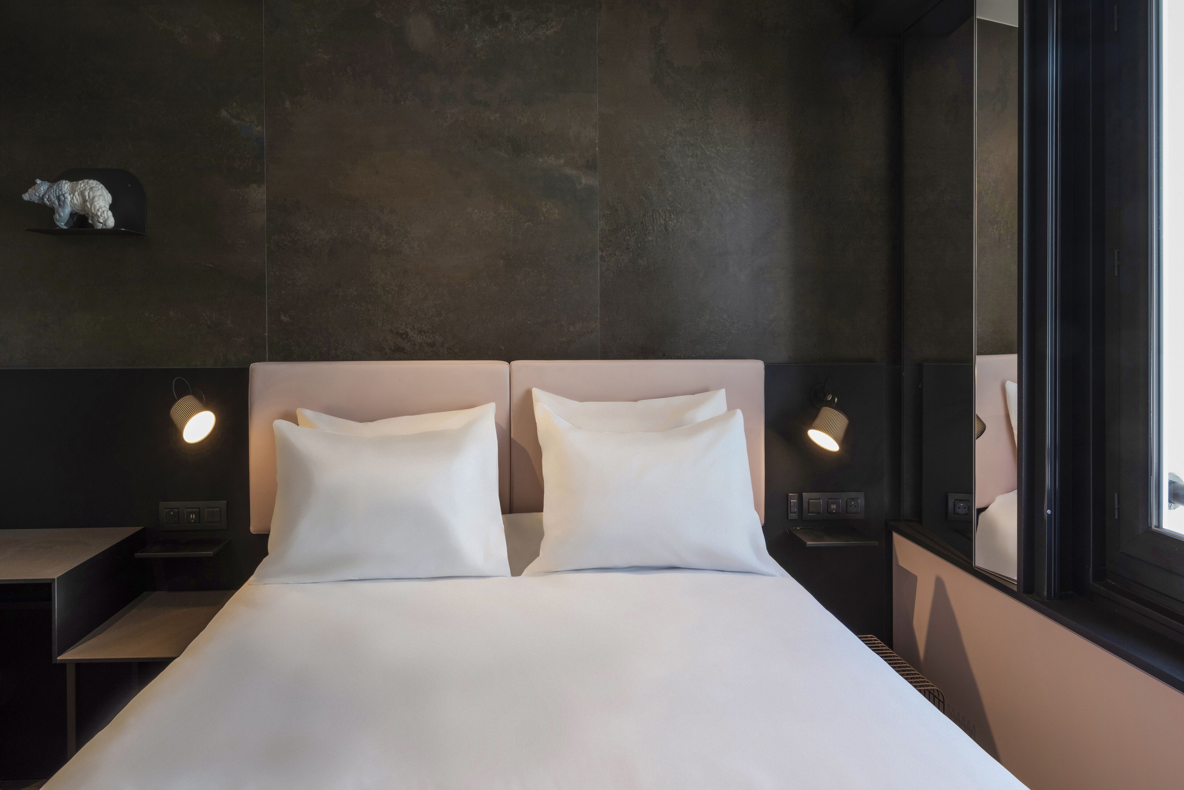 premium bedding, in-room safe, desk, laptop workspace