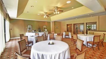 Breakfast and dinner served, American cuisine