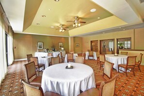 Breakfast and dinner served, American cuisine