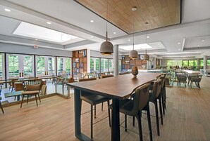 Se sirven desayunos y cenas, cocina americana