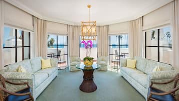 Cobertura superluxo, 1 cama King, vista para o oceano (Suite) | Sala de estar | TV de tela plana