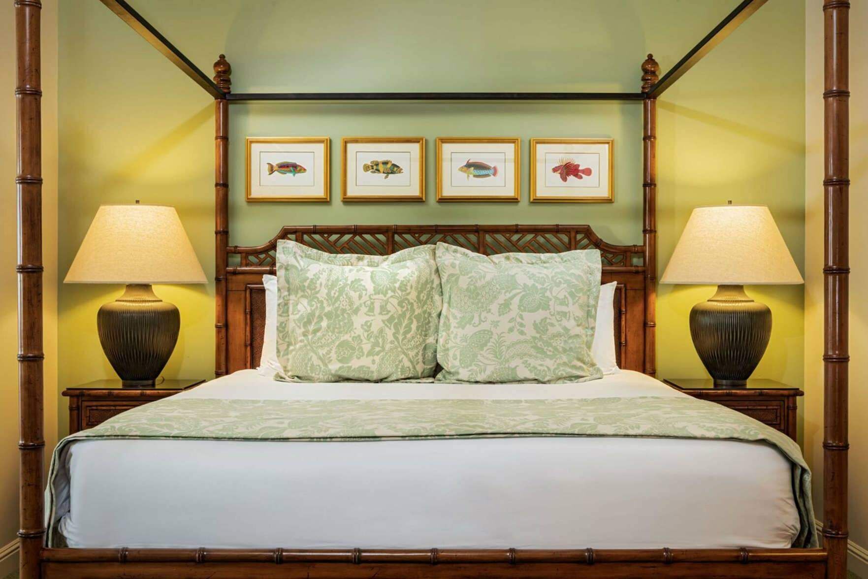 Sengetøy av topp kvalitet, dundyner, safe på rommet og blendingsgardiner