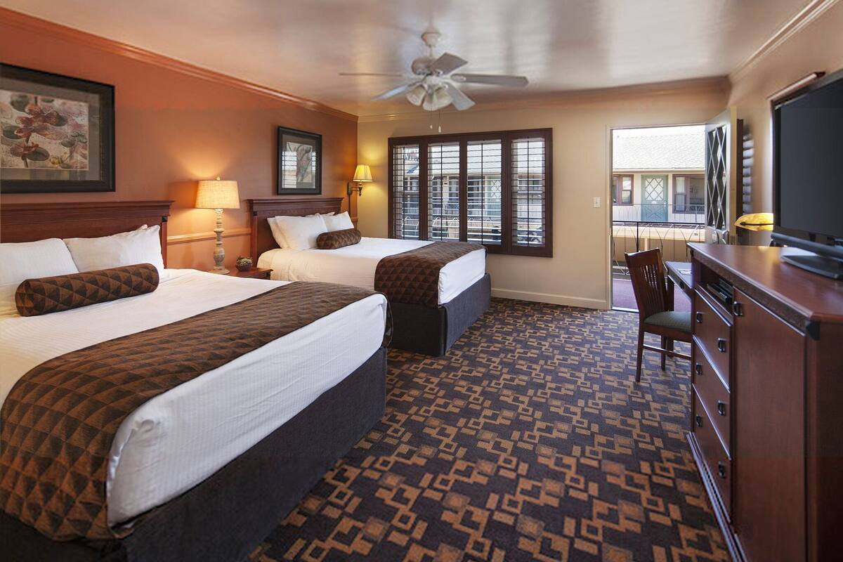 hypo-allergenic bedding, in-room safe, desk, blackout curtains