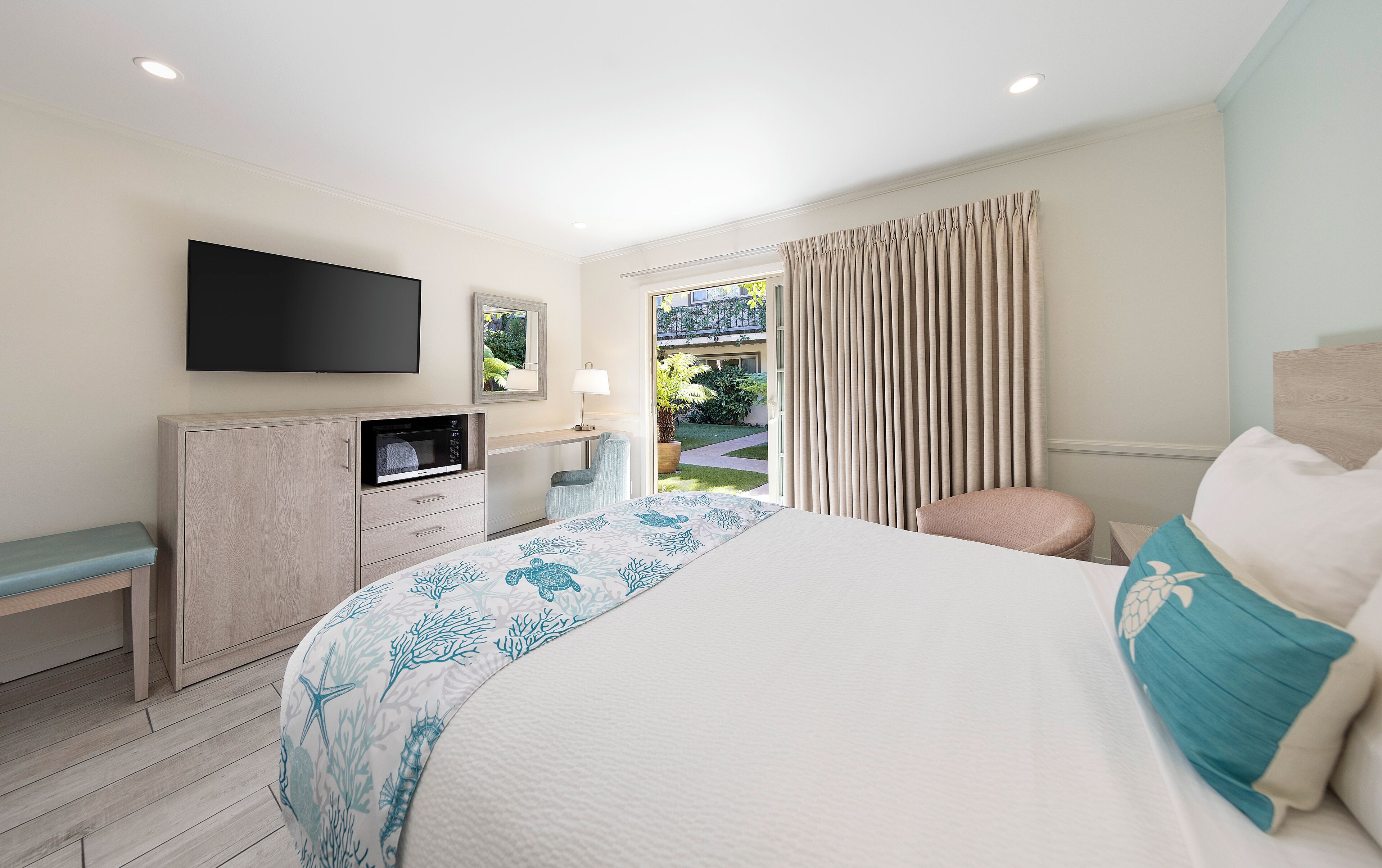 Literie hypoallergénique, coffres-forts dans les chambres, bureau