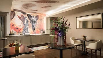 Desayuno a la carta (con cargo) los días de semana