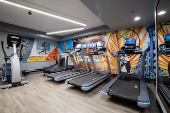 Fitness center at The Allegro Royal Sonesta Hotel Chicago Loop
