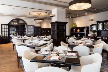 Breakfast, lunch, dinner served; Italian cuisine  at The Allegro Royal Sonesta Hotel Chicago Loop