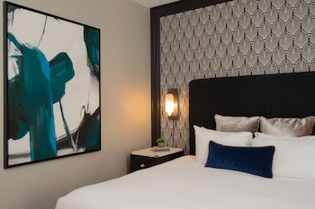 Suite, 1 King Bed with Sofa bed (Hospitality Suite) | Egyptian cotton sheets, premium bedding, down comforters, pillowtop beds at The Allegro Royal Sonesta Hotel Chicago Loop
