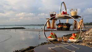 3 restaurants, breakfast, lunch, dinner served; Italian cuisine