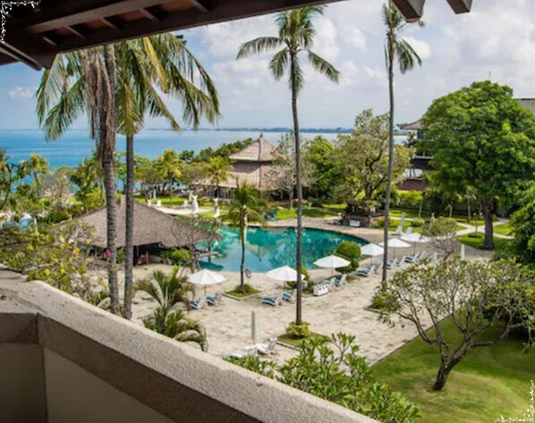 Deluxe Room, 1 King Bed, Partial Sea View | Terrace/patio