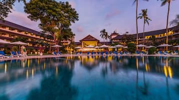 Außenpool, geöffnet von 07:00 Uhr bis 23:00 Uhr, Liegestühle