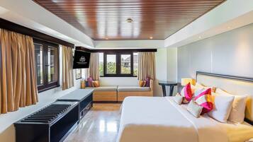 Suite (Discovery) | Minibar, coffres-forts dans les chambres, bureau
