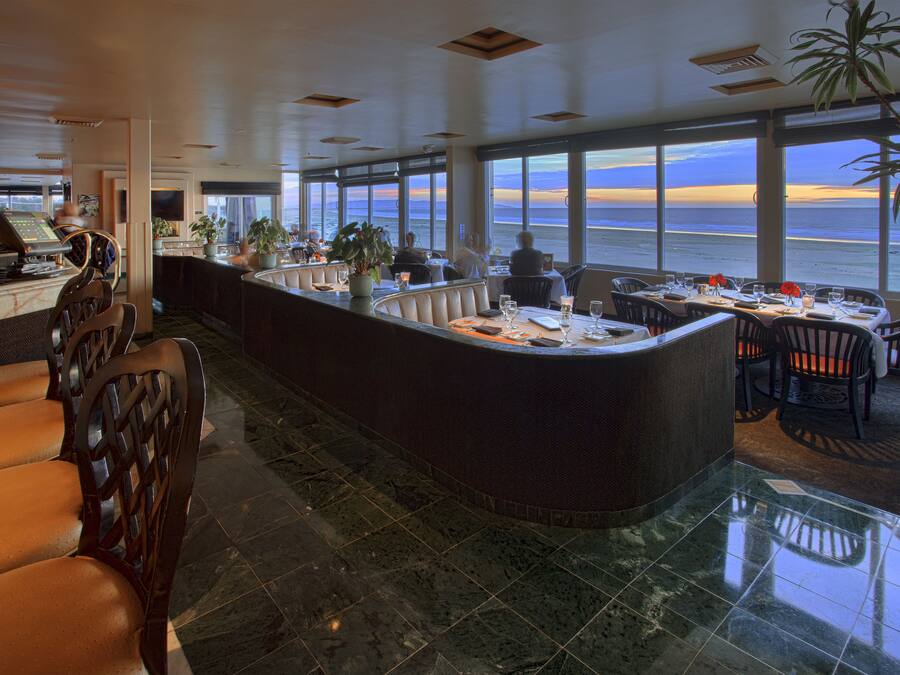 Dinner, brunch served; American cuisine, ocean views