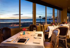 Dinner, brunch served; American cuisine, sea views 