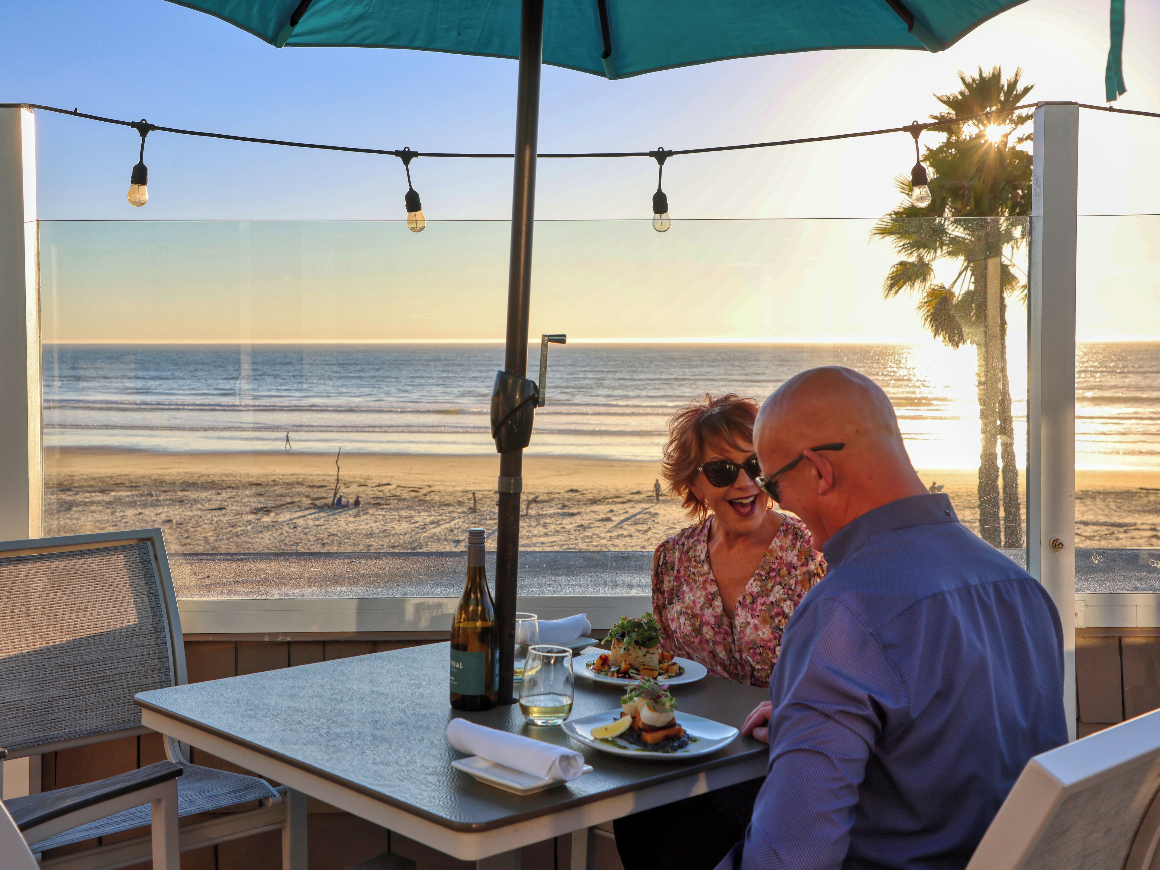 dinner, brunch served; american cuisine, sea views