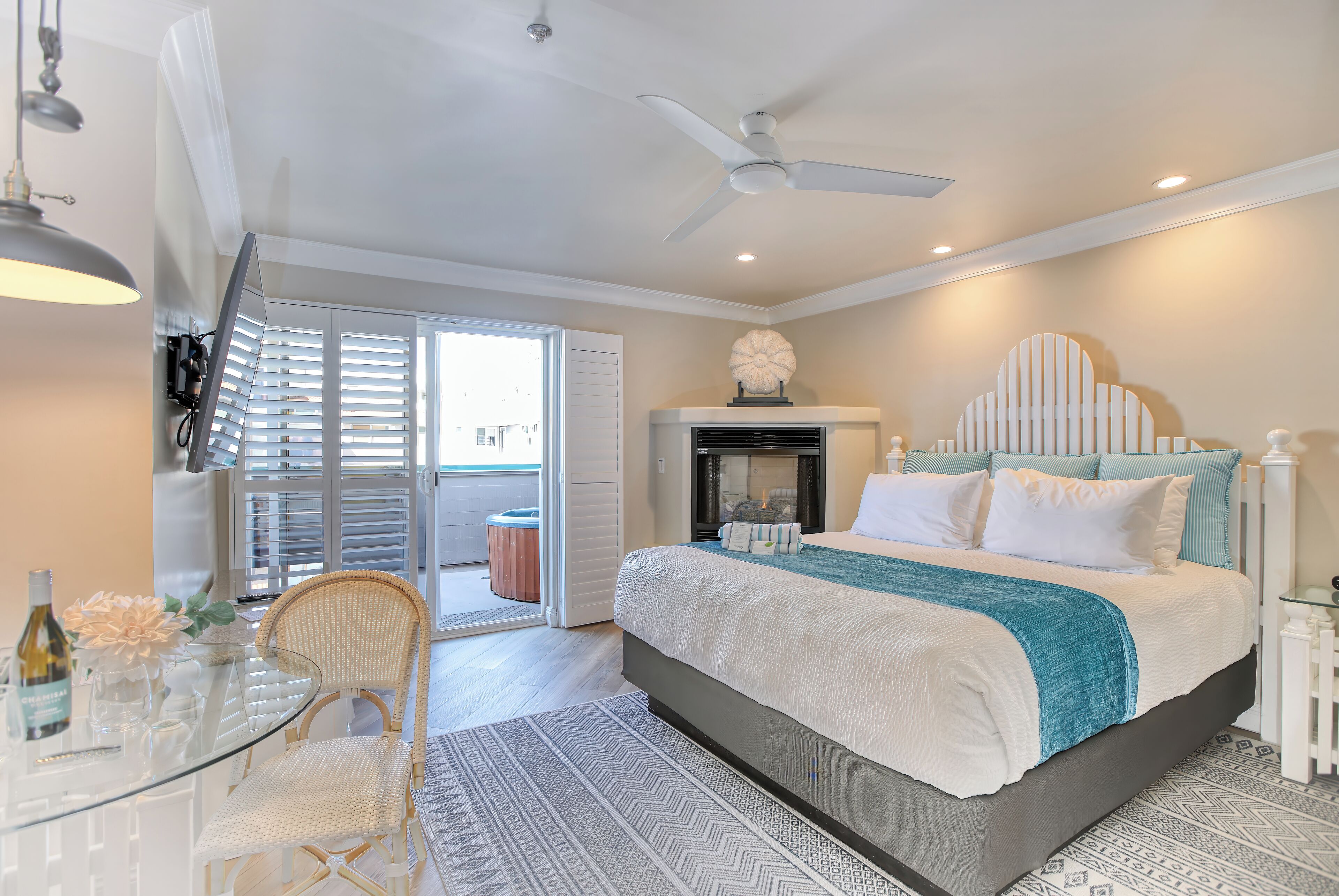 king deluxe- balcony with hot tub | down duvets, minibar, in-room safe, iron/ironing board