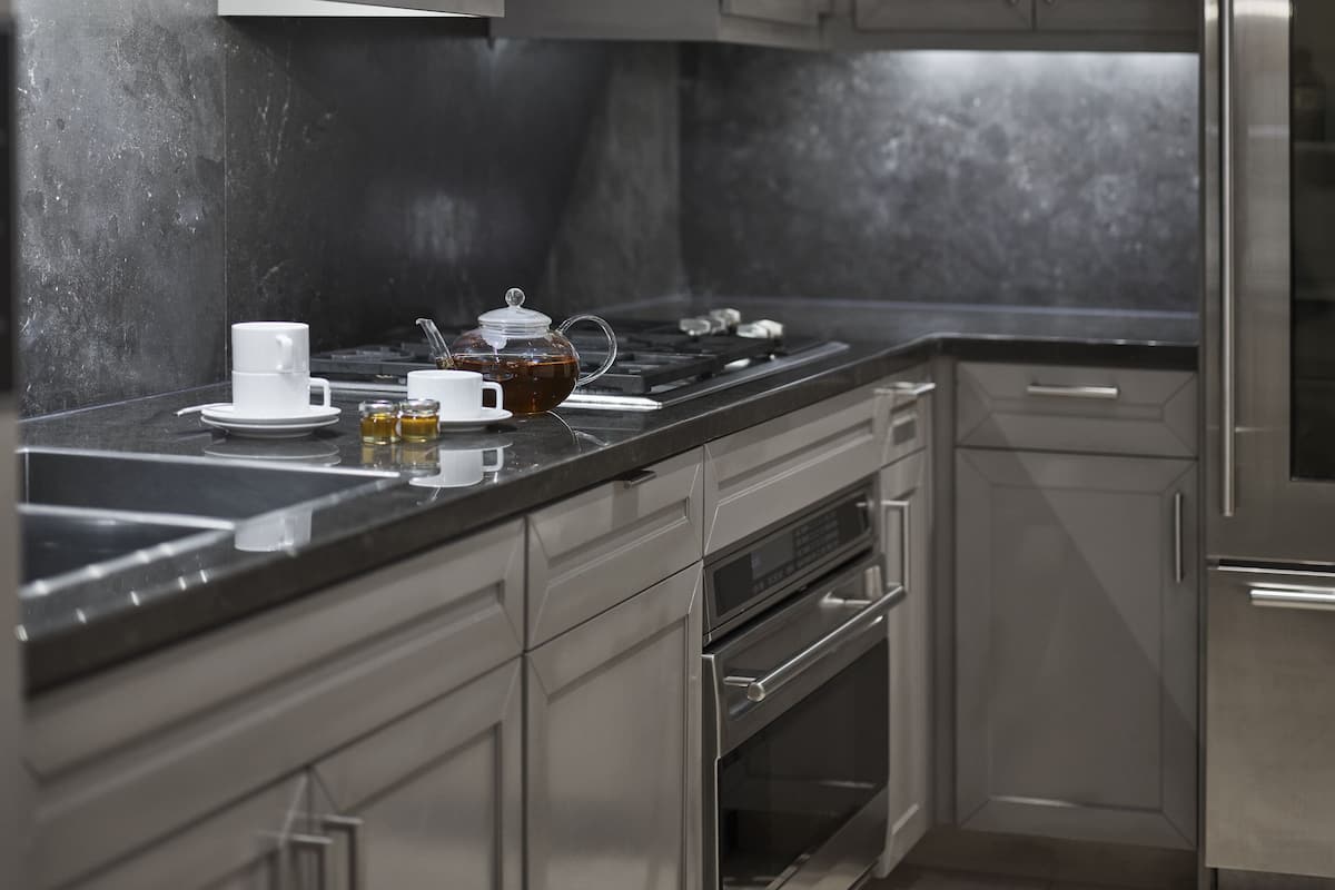 presidential suite | private kitchen | fridge, microwave