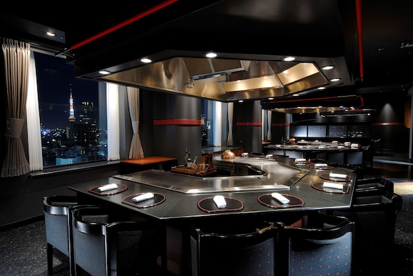 8 restaurants, breakfast, lunch, dinner served; French cuisine
