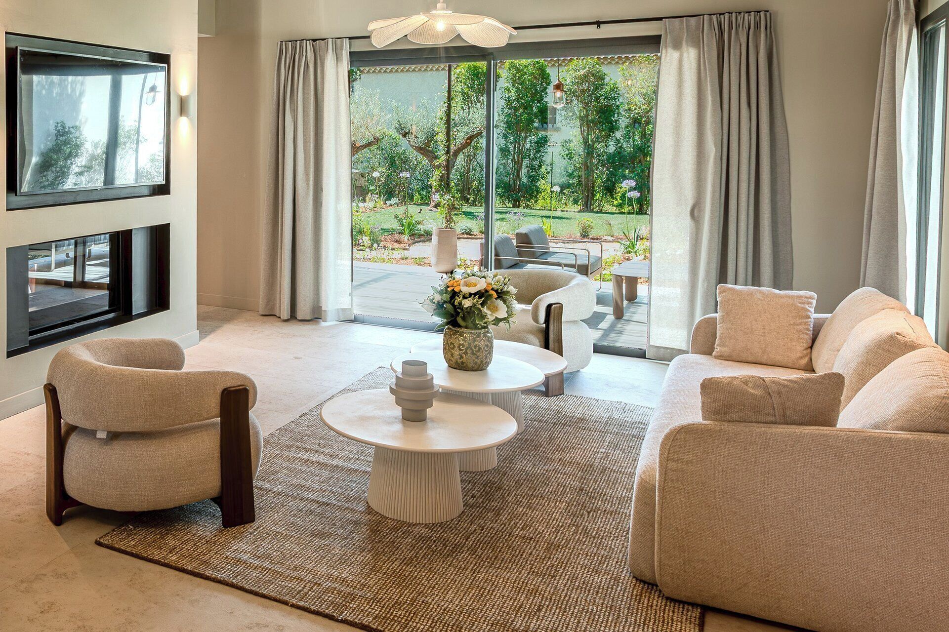 2 间酒吧/酒廊、池畔酒吧