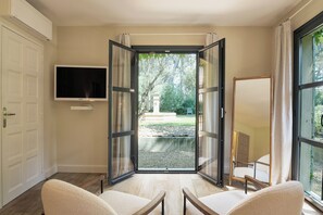 Mas Sarah, 5 chambres piscine chauffée et jardin | Living area | LCD TV